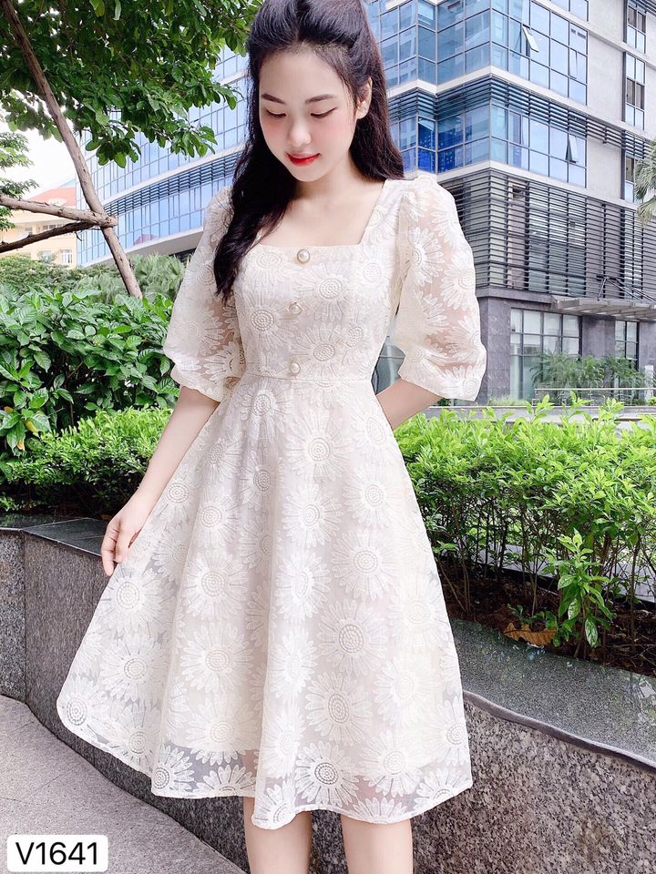 \square-neck-dress-with-chrysanthemum-motifs-v1641-2