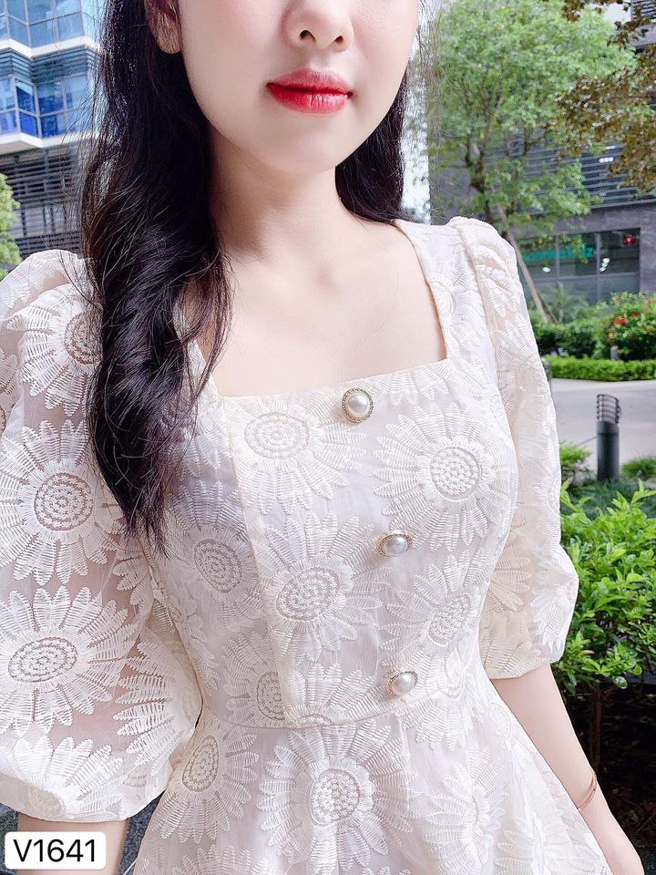 square-neck-dress-with-chrysanthemum-motifs-v1641-4