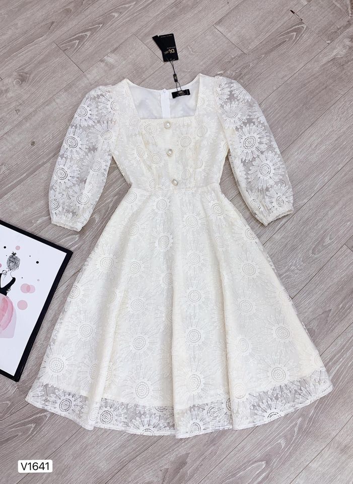 square-neck-dress-with-chrysanthemum-motifs-v1641-5