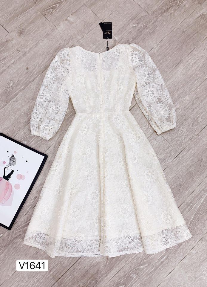 square-neck-dress-with-chrysanthemum-motifs-v1641-7